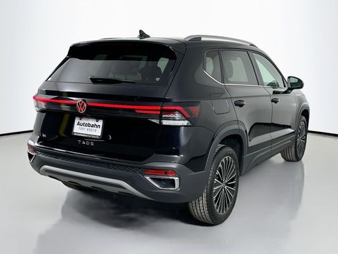 Certified 2025 Volkswagen Taos SE image 6