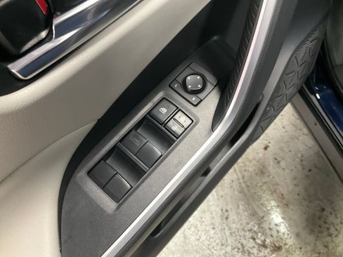 Certified 2021 Toyota RAV4 XLE w/ Convenience Package AWD/4WD image 15