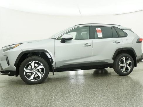 New 2025 Toyota RAV4 SE image 7