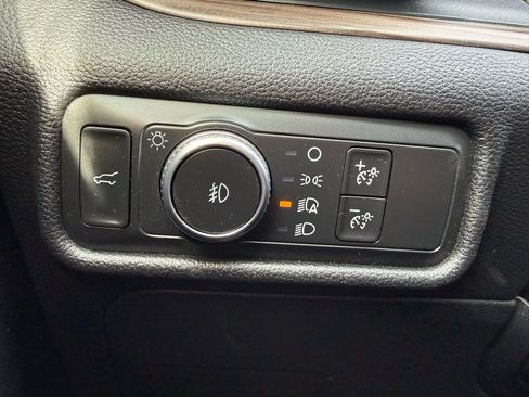 Used 2020 Ford Explorer Limited image 30