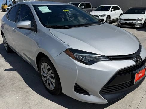 Used 2017 Toyota Corolla LE FWD image 2
