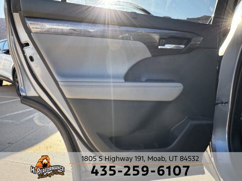 Used 2023 Toyota Highlander Limited image 42