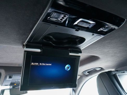 Used 2016 Cadillac Escalade ESV Platinum AWD/4WD image 43