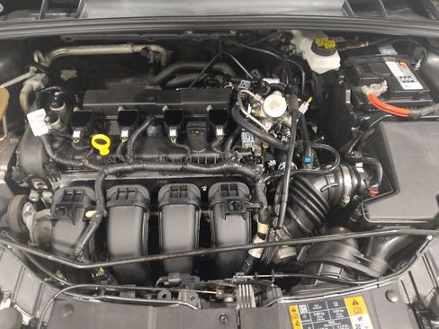 Used 2018 Ford Focus SE w/ Cold Weather Package FWD image 30