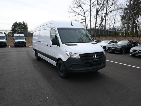 Used 2025 Mercedes-Benz Sprinter 2500 image 22