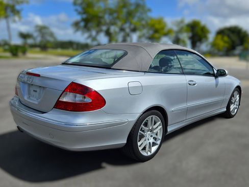 Used 2009 Mercedes-Benz CLK 350 Cabriolet w/ Appearance Pkg image 7