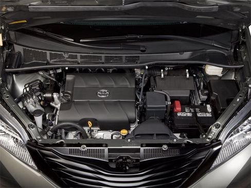 Used 2012 Toyota Sienna LE FWD image 14
