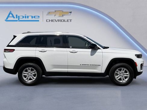 Used 2023 Jeep Grand Cherokee Laredo w/ Luxury Tech Group I AWD/4WD image 6