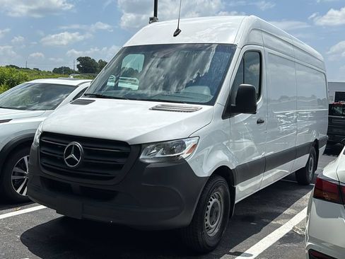 Used 2023 Mercedes-Benz Sprinter 2500 image 5