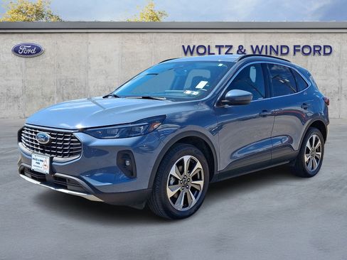 Certified 2025 Ford Escape Platinum AWD/4WD image 3