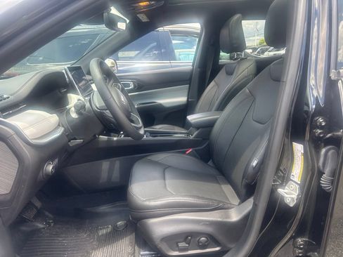Used 2024 Jeep Compass Limited w/ Elite Group AWD/4WD image 4