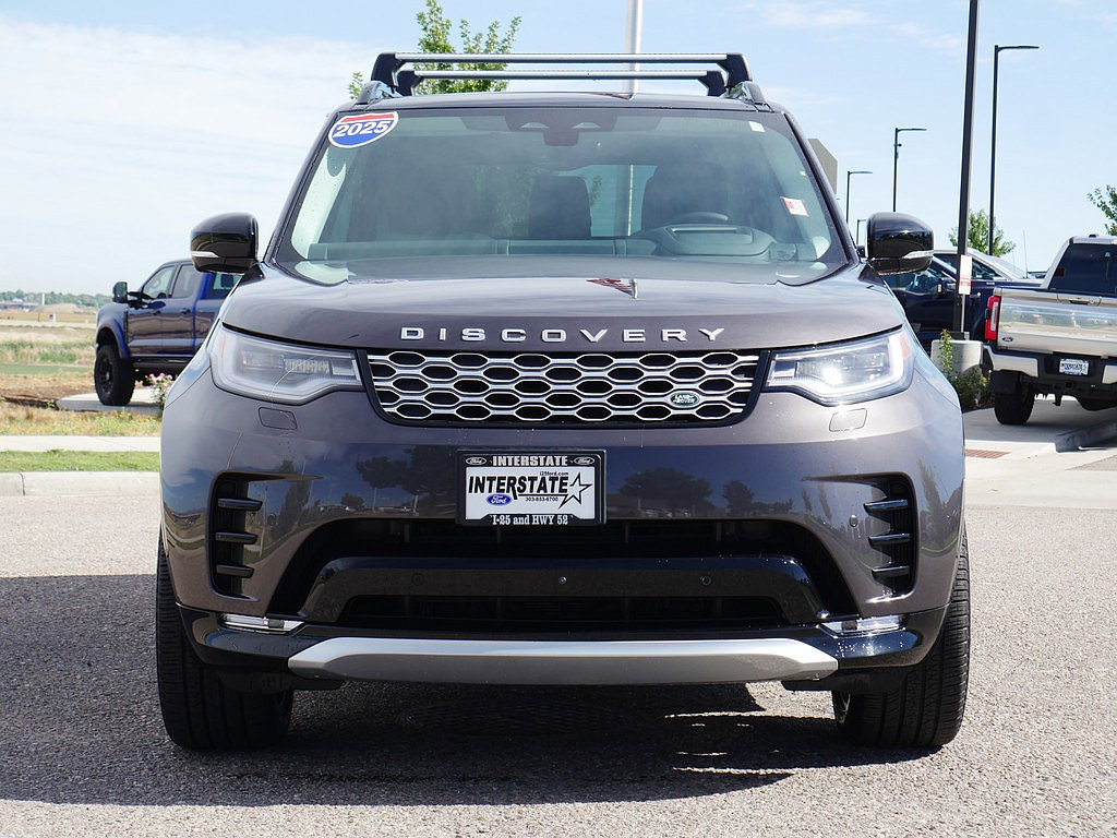Used 2025 Land Rover Discovery Metropolitan Edition AWD/4WD image 8