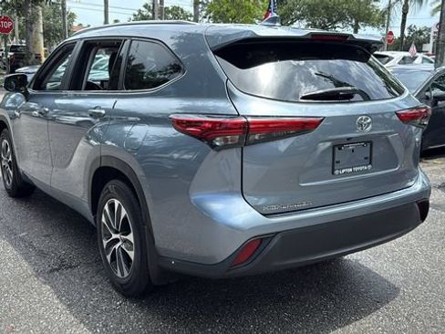 Used 2023 Toyota Highlander XLE FWD image 5