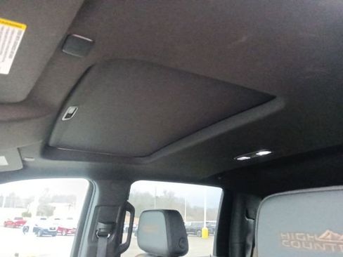 Used 2024 Chevrolet Silverado 2500 High Country w/ High Country Premium Package AWD/4WD image 14