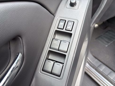 Used 2025 Nissan Frontier SV AWD/4WD image 25