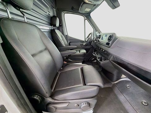 Used 2022 Mercedes-Benz Sprinter 2500 image 18