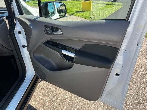Used 2022 Ford Transit Connect XLT FWD image 12