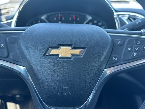 Used 2017 Chevrolet Malibu LT FWD image 12