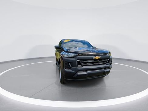 Used 2026 Chevrolet Colorado W/T w/ Advanced Trailering Package RWD image 2