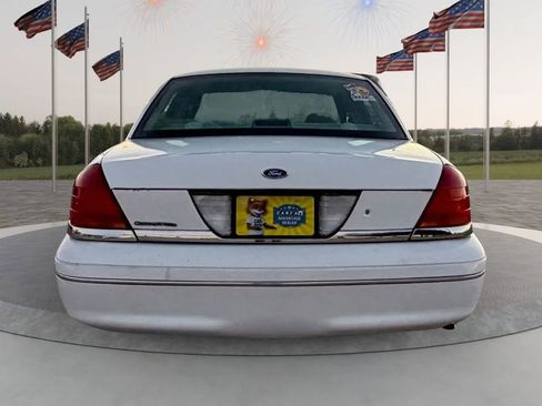 Used 2001 Ford Crown Victoria image 7