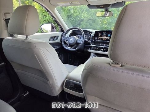 Used 2024 Nissan Pathfinder SV FWD image 16