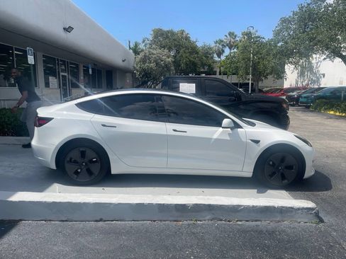 Used 2023 Tesla Model 3 Standard Range RWD image 4