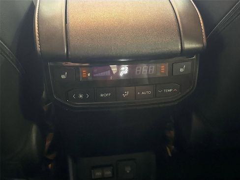 Used 2024 Toyota Highlander Platinum FWD image 26
