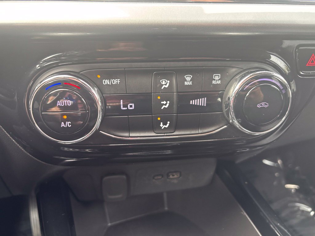 Used 2025 Chevrolet Trax LT FWD image 19