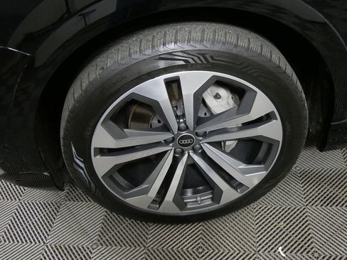 Used 2022 Audi Q8 Prestige image 10