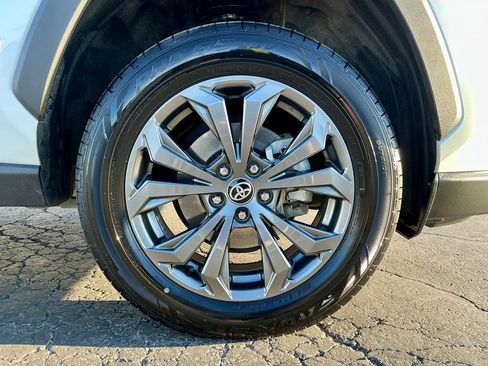 Used 2022 Toyota RAV4 XLE Premium image 20