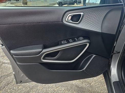 Used 2022 Kia Soul LX w/ Technology Package FWD image 11