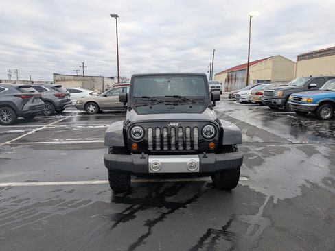 Used 2013 Jeep Wrangler Unlimited Sahara image 4