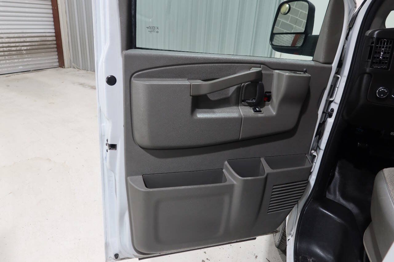 Used 2021 Chevrolet Express 2500 RWD image 21