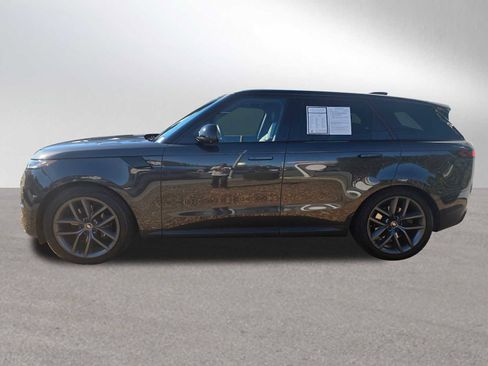 Used 2024 Land Rover Range Rover Sport SE image 2