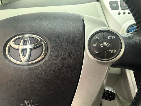 Used 2014 Toyota Prius V Five image 30