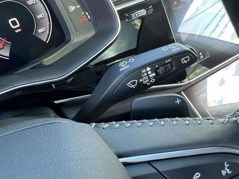 Used 2020 Audi Q8 Premium Plus w/ Premium Plus Package image 36