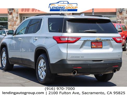 Used 2021 Chevrolet Traverse LT image 2