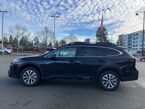 Used 2023 Subaru Outback Premium image 2