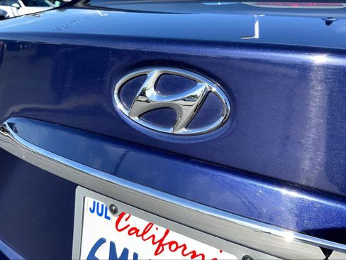 Used 2010 Hyundai Elantra GLS FWD image 29