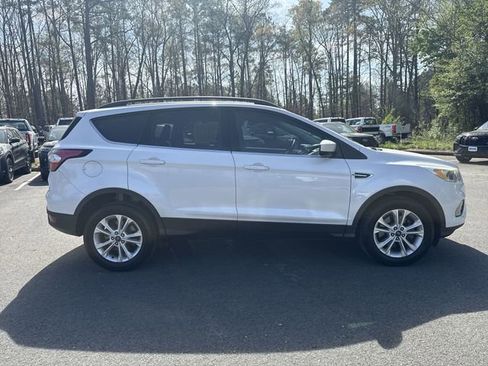 Used 2018 Ford Escape SE w/ Ford Safe & Smart Package image 9