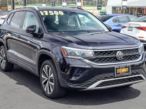 Used 2024 Volkswagen Taos SE FWD image 18