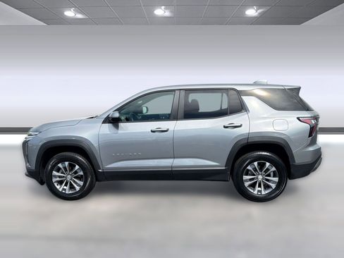 Used 2025 Chevrolet Equinox LT image 2