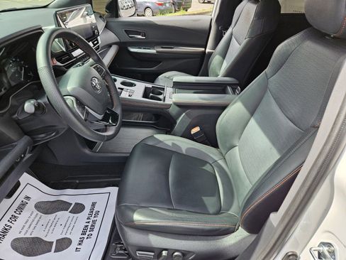 Used 2022 Toyota Sienna XSE image 7