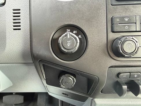Used 2015 Ford F250 XL w/ Power Equipment Group AWD/4WD image 24