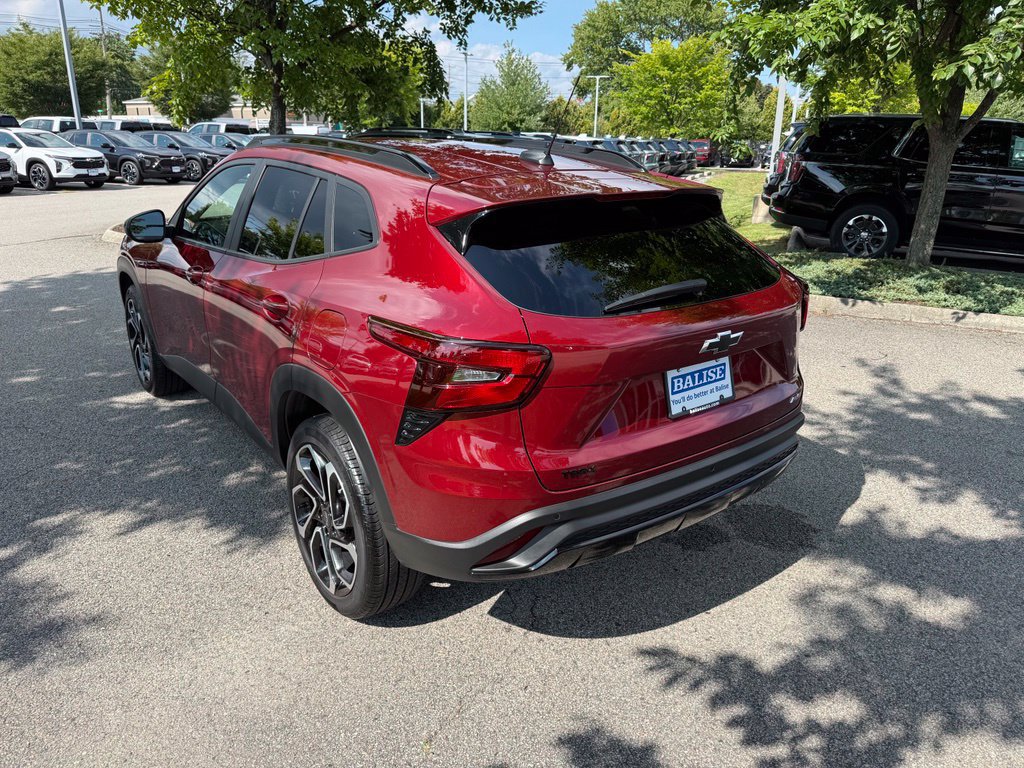 Used 2025 Chevrolet Trax RS w/ Driver Confidence Package FWD image 3