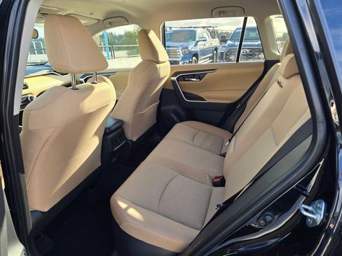 Used 2025 Toyota RAV4 XLE image 19