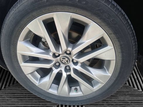 Used 2024 Toyota RAV4 XLE Premium FWD image 10