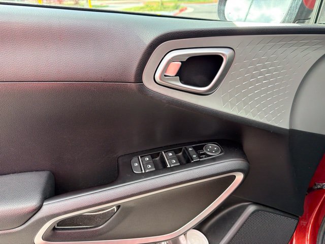 Used 2021 Kia Soul LX FWD image 13