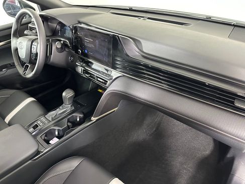 Used 2025 Toyota Camry SE image 28