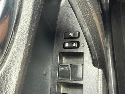 Used 2018 Toyota Corolla SE w/ Carpet Mat Package (TMS) FWD image 16